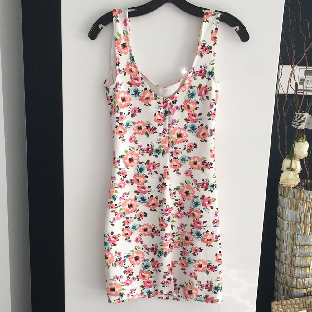 Bershka Floral Dress Size M - Picture 5 of 7